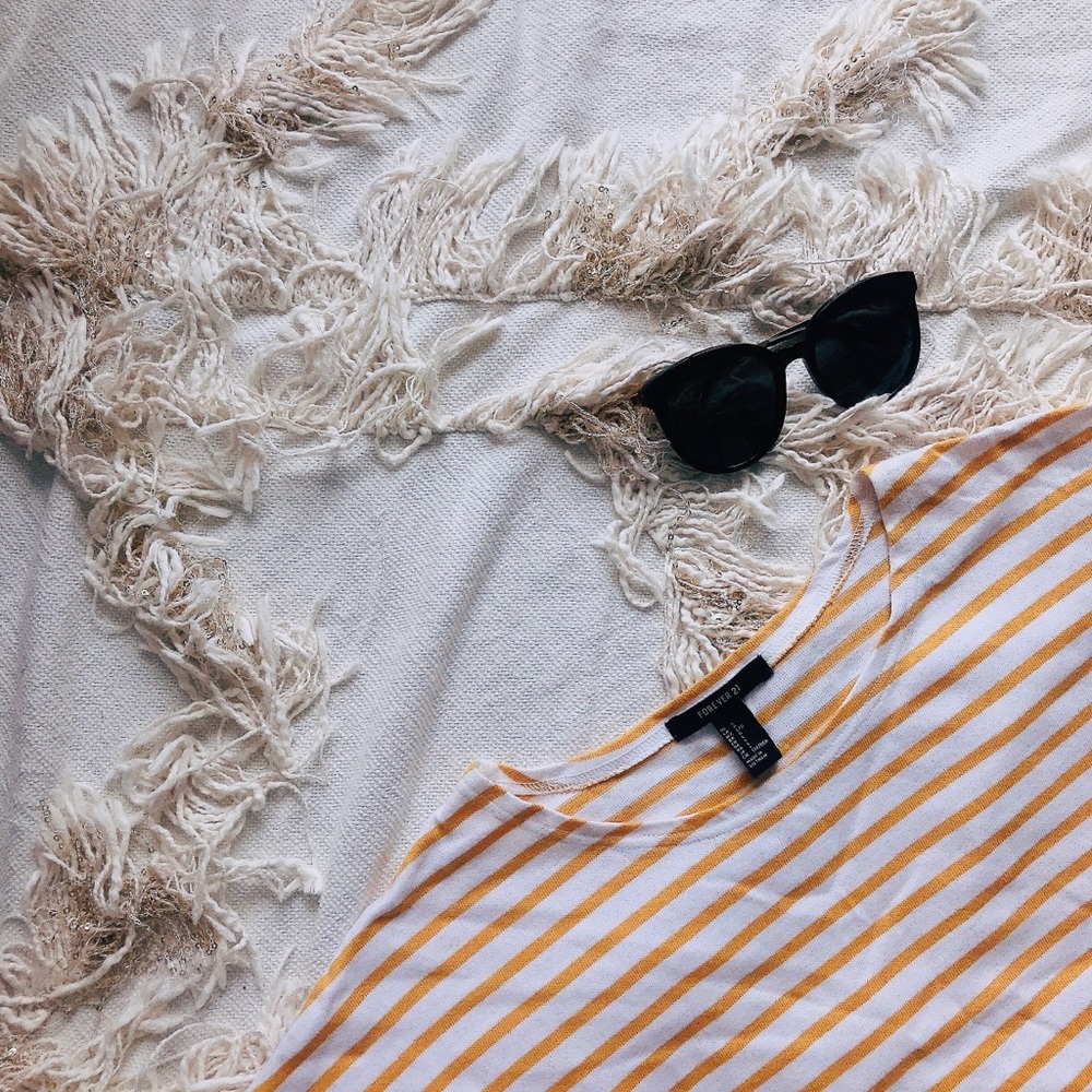 NWOT H&M Yellow Cropped T-shirt 💕💕
